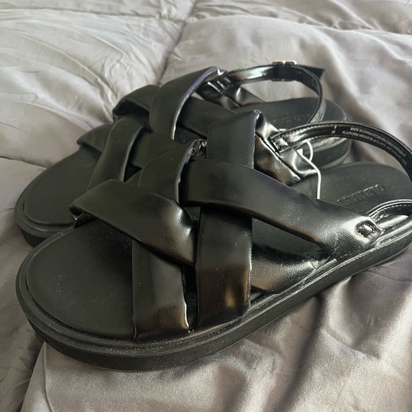 NWT Women’s Black Puffy‎ Cross-Strap Flatform Sandals size 8 - Picture 4 of 7